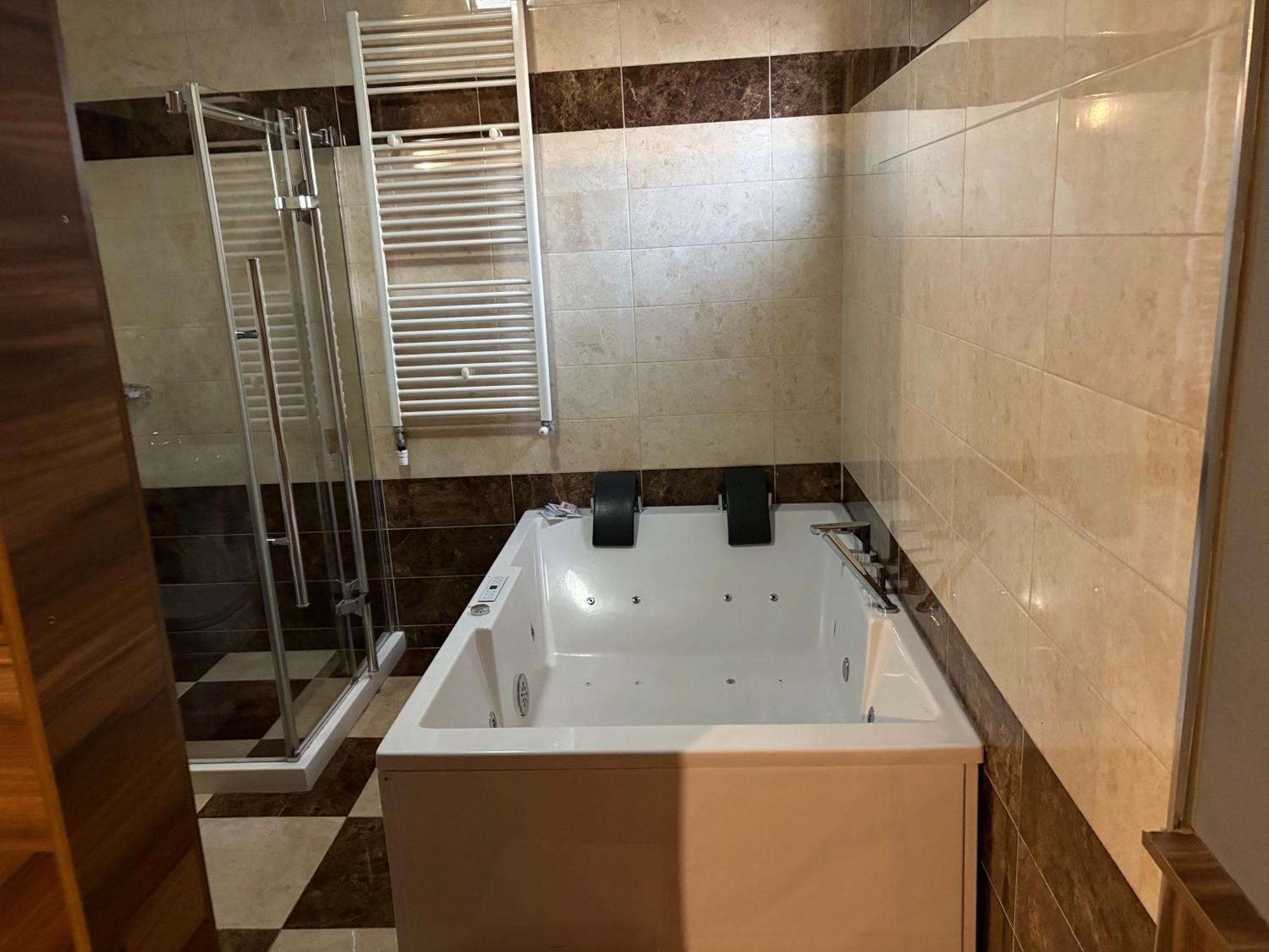 Hotel Europa 92 Ferizaj Exteriör bild